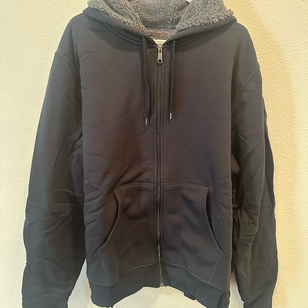 Amazon Essentials Men's Black Hoodie With Gray Sherpa Lining.